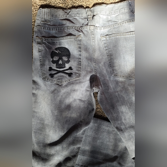 Old Navy Skinny kids sz14 gray jeans with black skull on back pocket - Picture 6 of 6